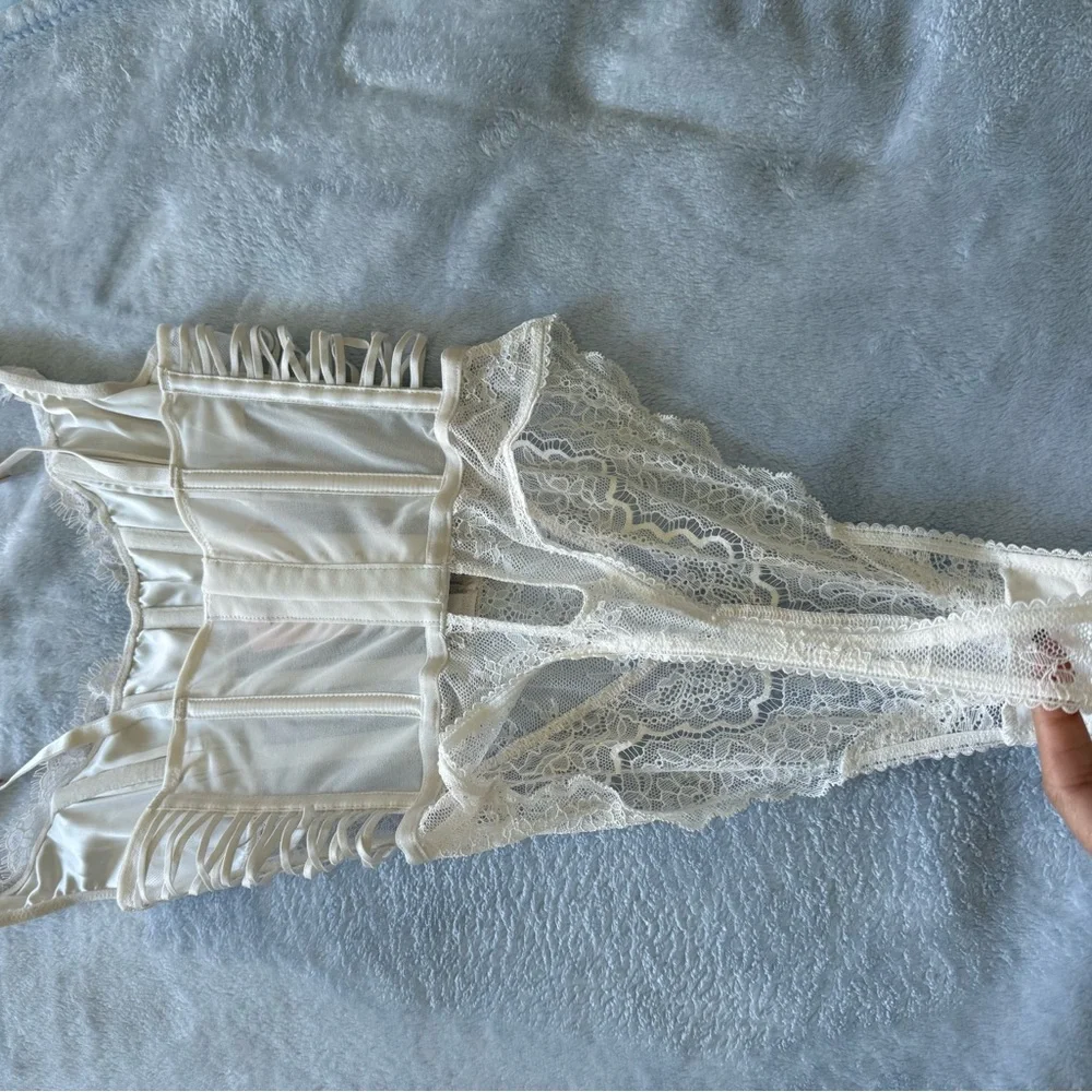 Victoria's Secret Cream Lace Chemise - Picture 5 of 12